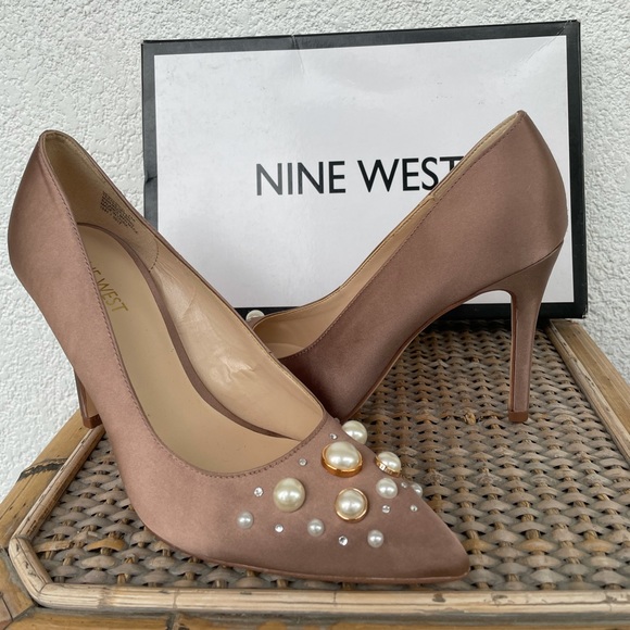 Satin blush pearl detail pumps - Picture 2 of 4